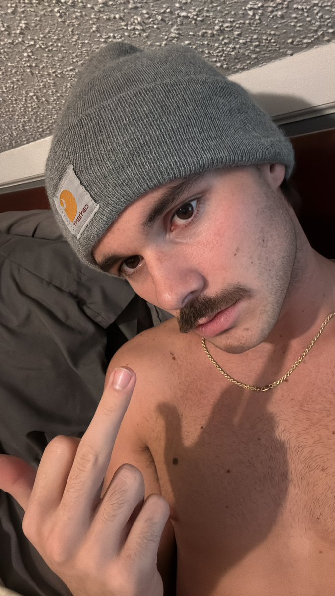 MASTERCADE1's tweet image. You losers love this chest hair growing in don’t you😈