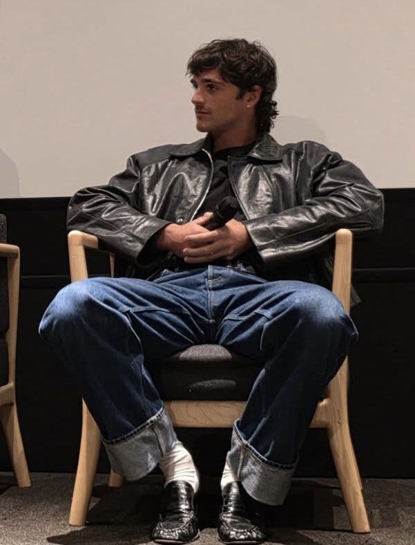 elordisdior's tweet image. he wants me dead manspreading like that