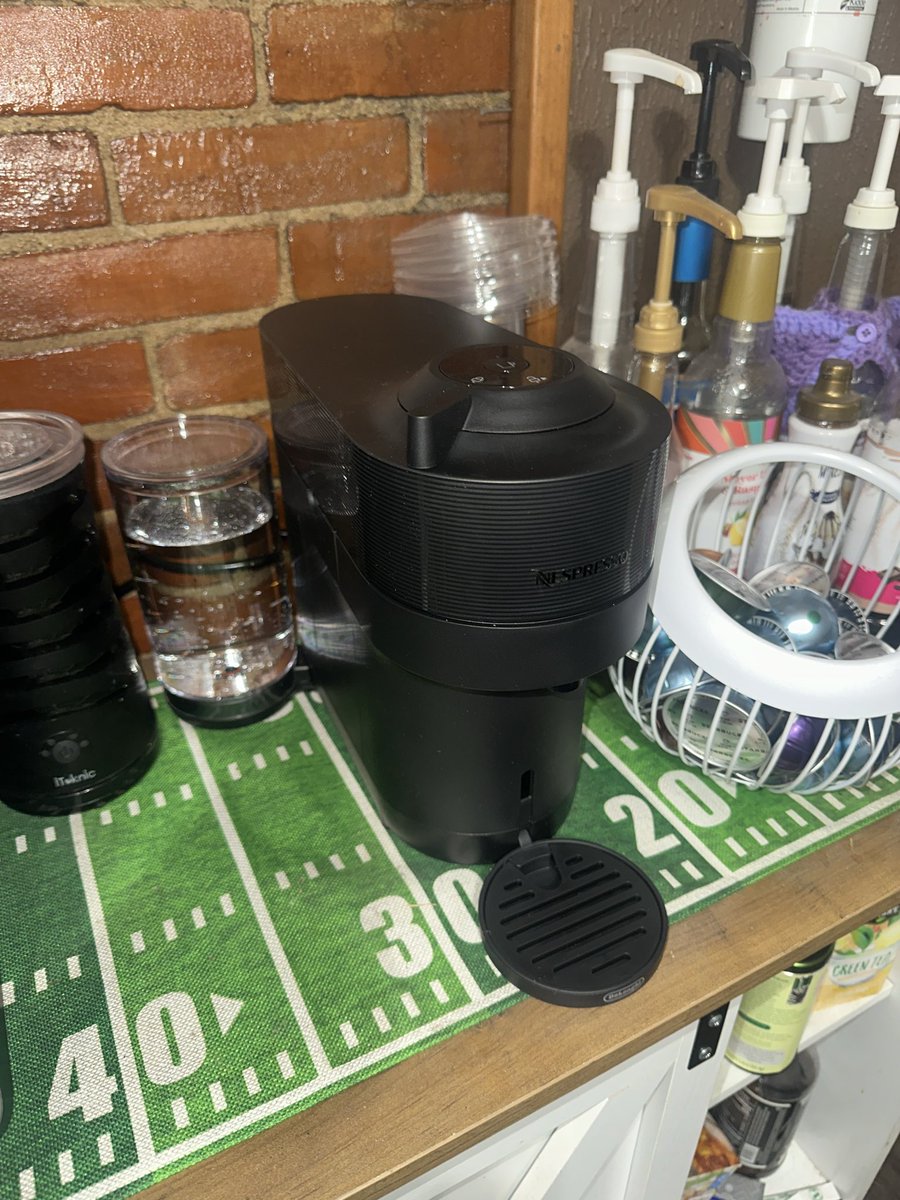 LogicsWife's tweet photo. Very unhappy to find out that my ‘blue’ Nespresso VERTUO POP+ is in fact not blue, but black. @nesspressso https://t.co/kOIde2yrCC