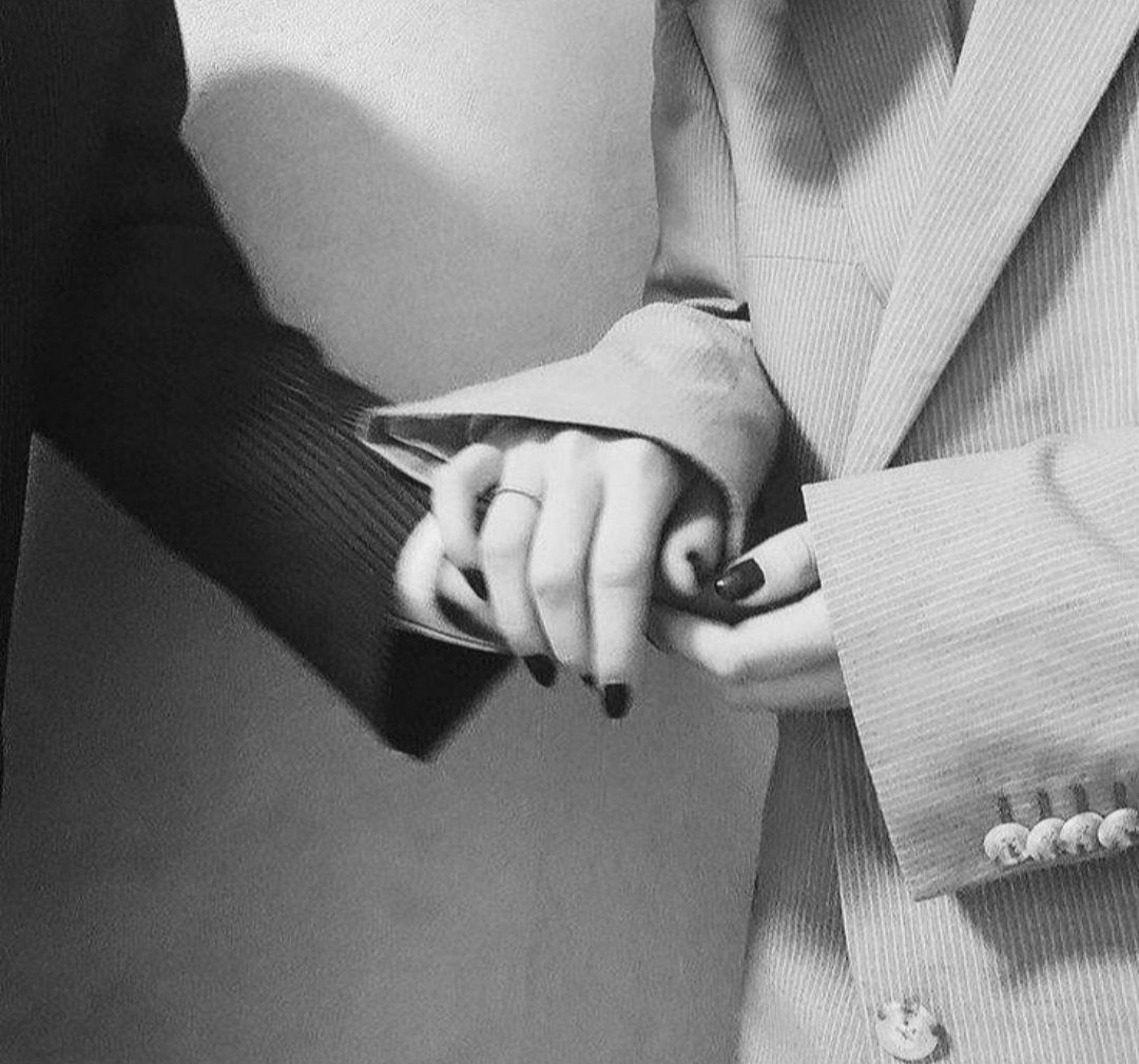 <a href="/_mari_sy/">Mari Georg ✿</a> <a href="/Gue__1/">ℓαℓнιαℓ𓆩الخيال𓆪</a> #حنين_شد_وثاقه 
لحروفه تأخذني الأشواق 
فلا عناق الخيال يكفيني
#حديث_المطر 
ولا أرتويت من نهر الاحلام
قبوله لصداقتي ذكرني ب
#أعراض_الحب 
بأجمل ايام حياتي
 التي لم أنسها يوما
وله عندي فيض من كلمات
 يكتمها بعد المسافات
ويخنقها خوفي
 والعبرات من الفراق
#همسة_عتاب
#قيثارة_النيل