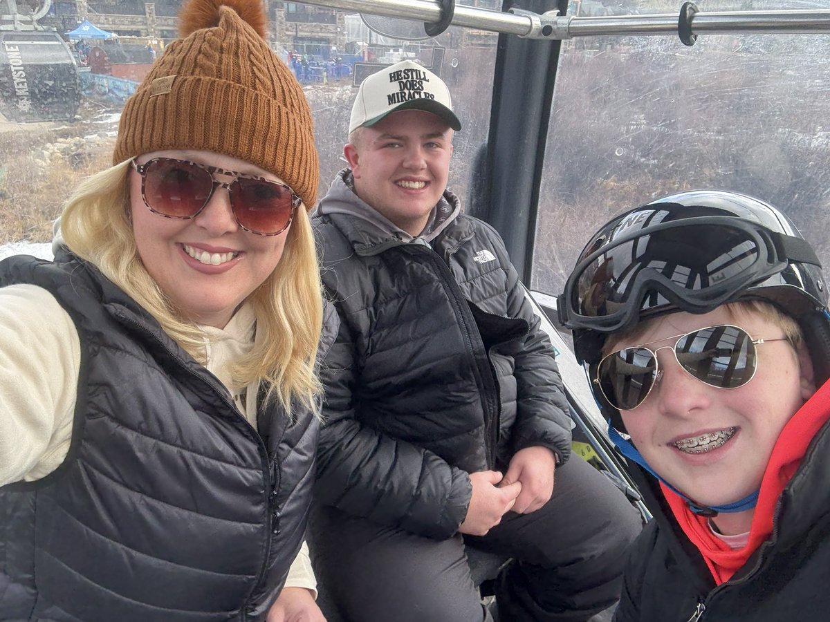 CYoung2028's tweet photo. I was blessed to be able to spend Christmas with my family in Colorado this year. #GodFirst #FamilySecond #ChristmasInTheRockies @Blanchard_Lions @Blanchard_FB @PlayBookAthlete @CSAPrepStar @PrepRedzoneOK @sixstarfootball @Enrique__Davis https://t.co/C1DNFnTvzH