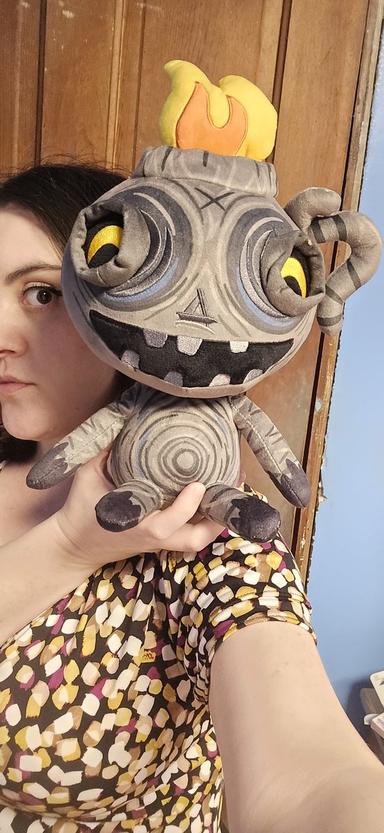 🥰 Stuart over here tryna steal my spotlight? That's okay! Gotta love my lil idiot potboy son! <a href="/MoonHoodStudios/">MoonHood</a> plushie from <a href="/youtooz/">youtooz</a>