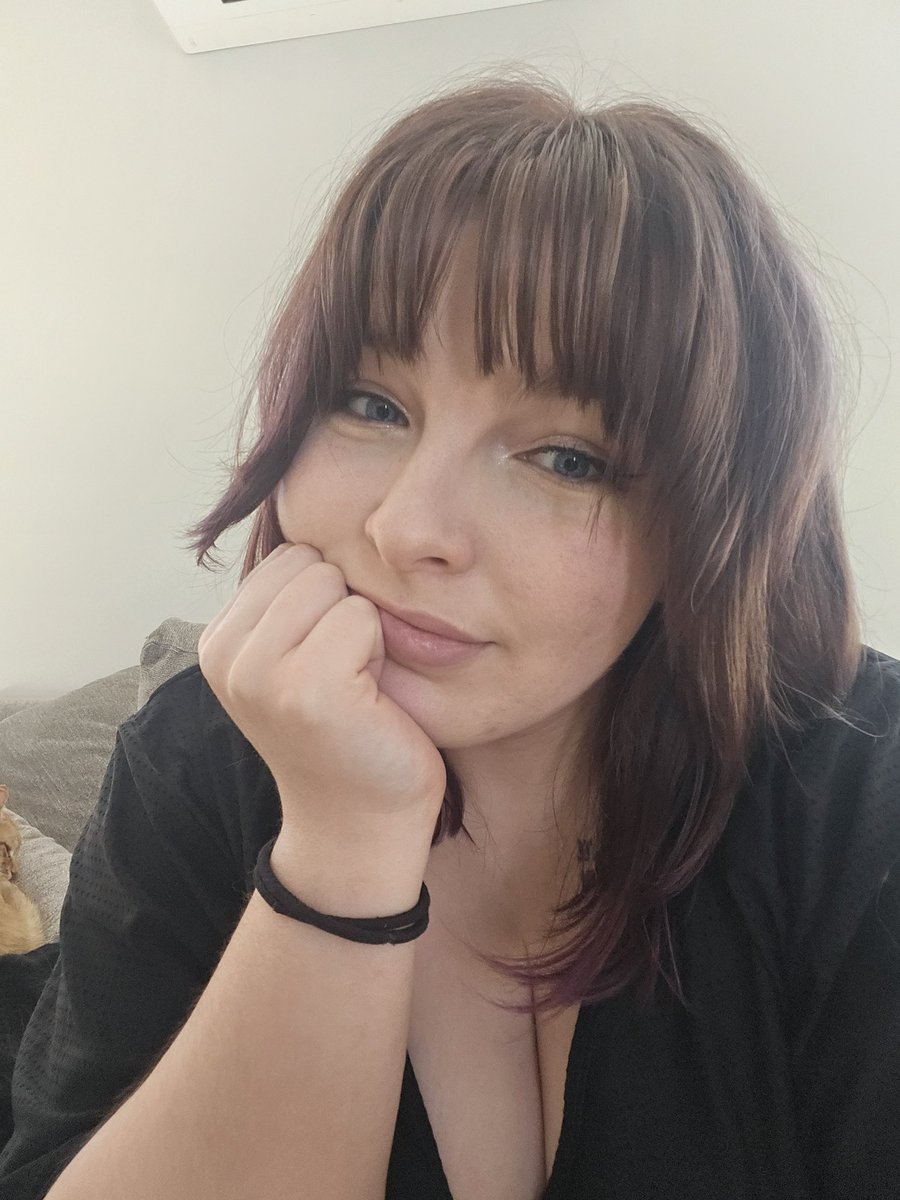 Quietly revealed my new hair on Christmas but now that I know approx. 6 people like it (they're my friends and they have to) I'm gonna let myself be a little annoying about it because I think I look so cool