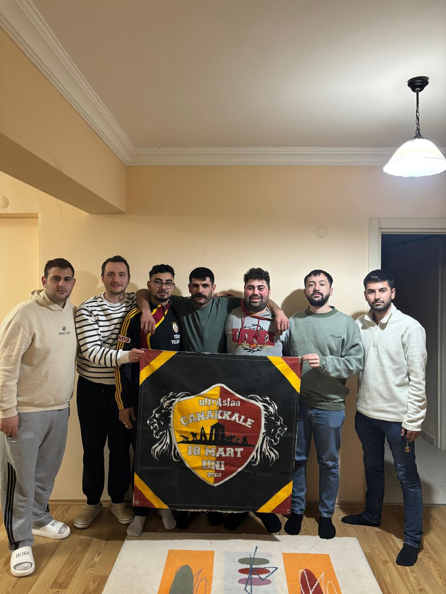 RYoldadurmaz's tweet photo. Nesilden nesile, SANCAK. ☝🏻
#ultrAslanUNIÇanakkale18MART https://t.co/loKgJh2Qrc