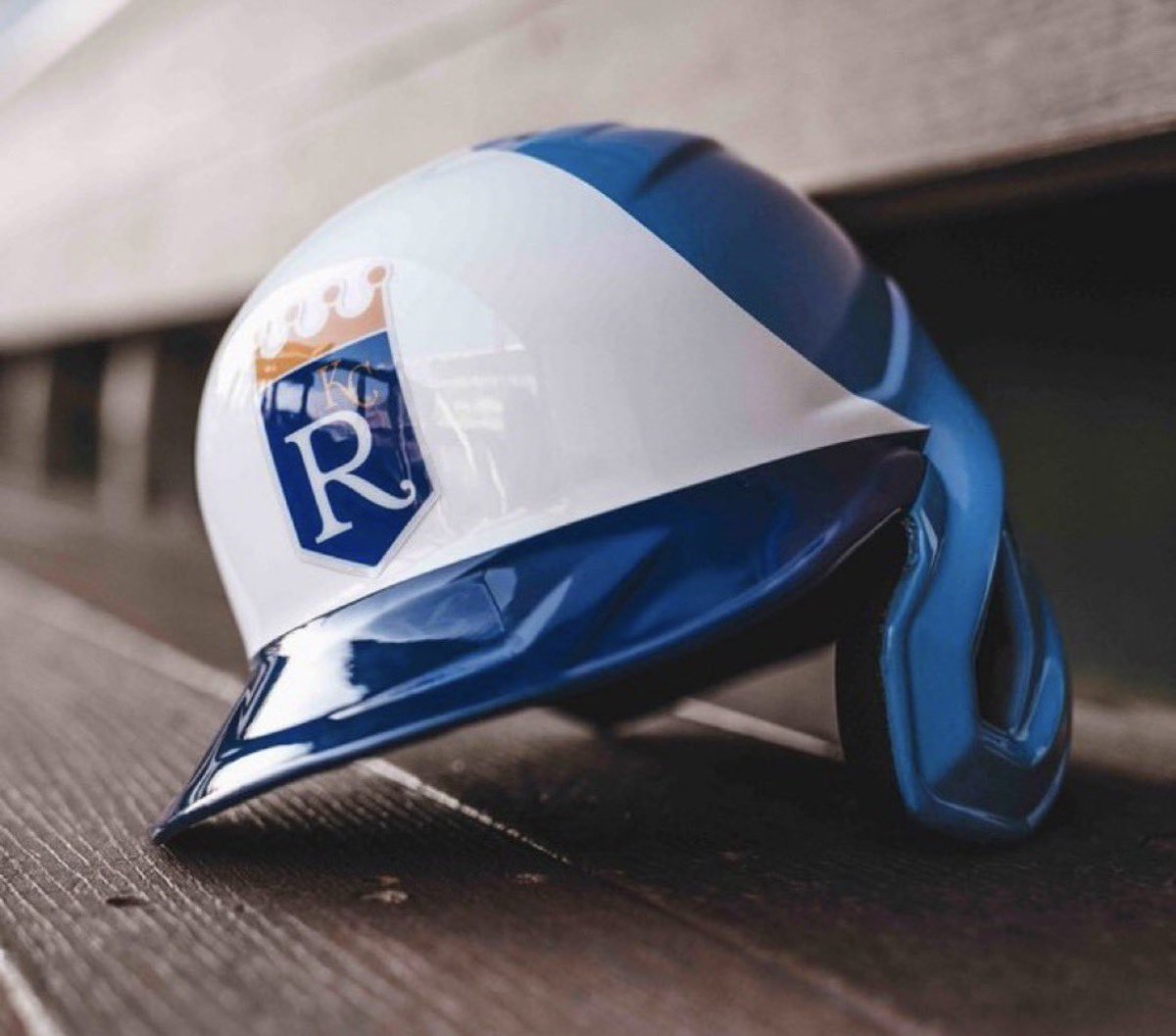 SleeperRoyals's tweet image. These alternate batting helmets are 🔥