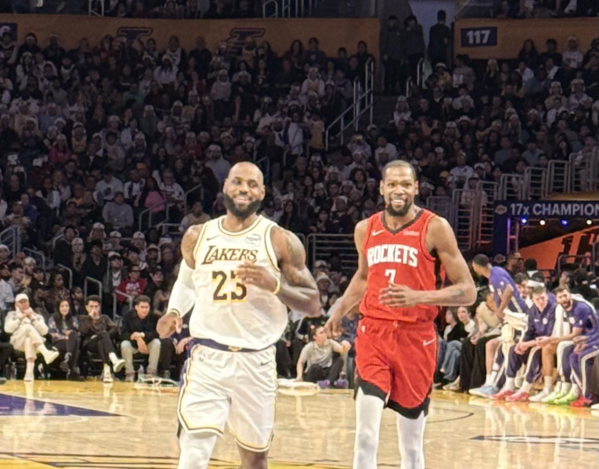 BigSargeSportz's tweet image. I don’t know how much longer we are going to see them on the court against each other so just cherish every matchup…#Sarge 📸- Big Sarge Media 
#KD #Bron #NBARoyalty