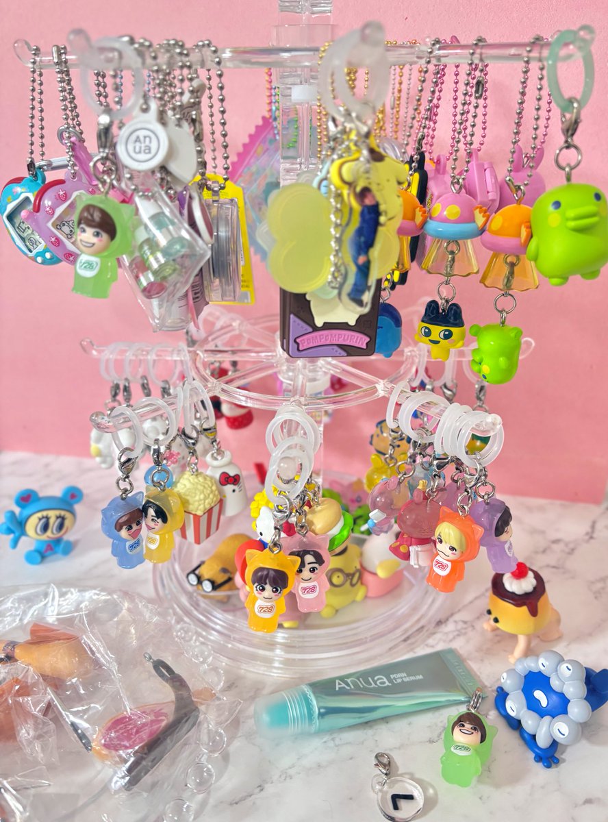 掛けれる分だけ掛けてみた🙌 回転もするよ🙃 最近はキーホルダーもめじ