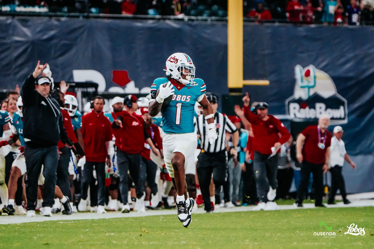 UNMLoboFB's tweet image. TD BANKSTON @ThatBoy_Bank 

Damon Bankston is the second Lobo with two 100-yard KOR TDs in the same season. 

The other was Carlos Wiggins in 2013.