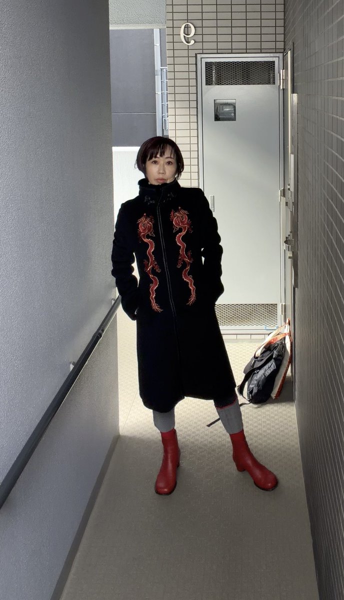 十数年前に お金を貯めて買った ビビアンタムのコート。 父親の残した