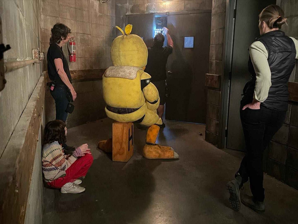 tjxz_z's tweet image. chica often gets sad