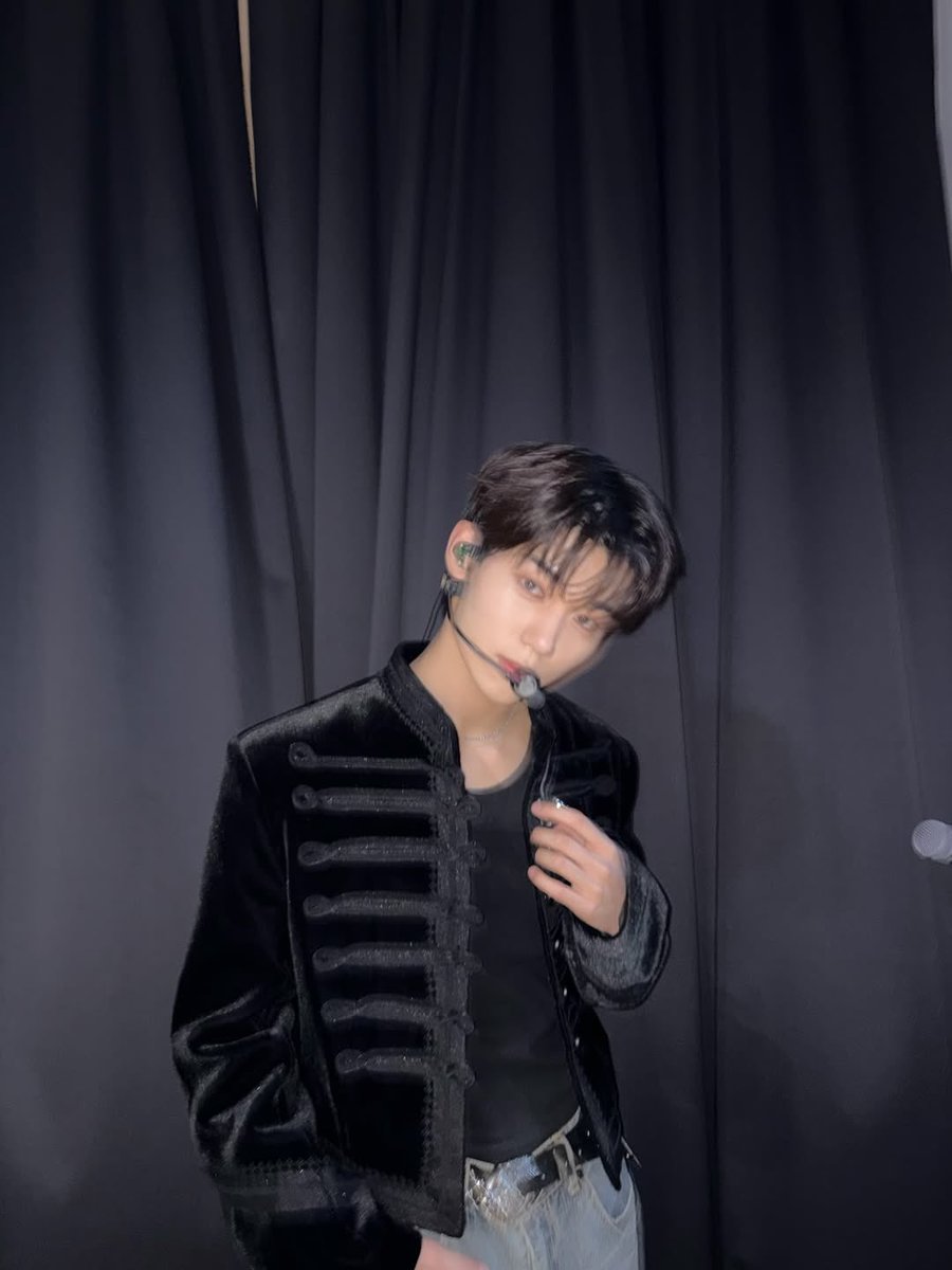 evnne_hanbin's tweet image. [📷] 251227 JEONGHYEON #이정현 

"Osaka💚"