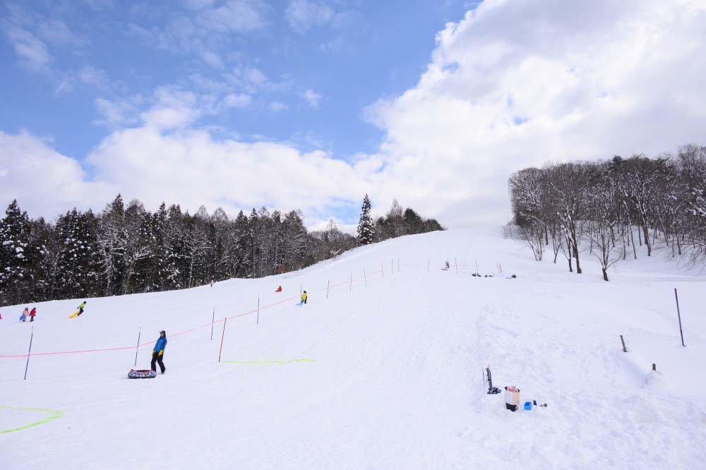 kyoroyama's tweet photo. 【記事を更新しました！⛄✨】

冬本番！⛄
ウインタースポーツを楽しもう！
庄原のおすすめスキー場３選 

広島県で多く雪の降るエリア「庄原市」で
年末年始にオープンするスキー場を
ご紹介しています⛄

明日、オープンするスキー場の情報もチェック！👀

記事はこちら🔽
https://t.co/UMQTti8IEj https://t.co/YnoOsGqs4r