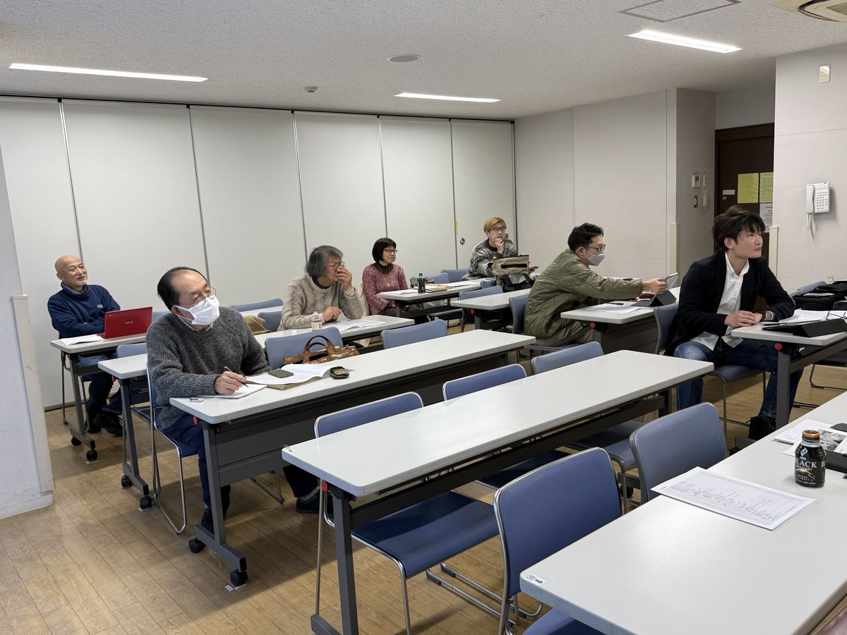 昨日12月26日（金）に
人形町区民館第一洋室にて、
今年最後の委員会が行われました。

再来年に開催予定である第58回クラシカルギター・コンクールの課題曲選定や、
先月11月開催されたガラコンサートの反省会、
そして
今後の協会運営について議論を交わしました。