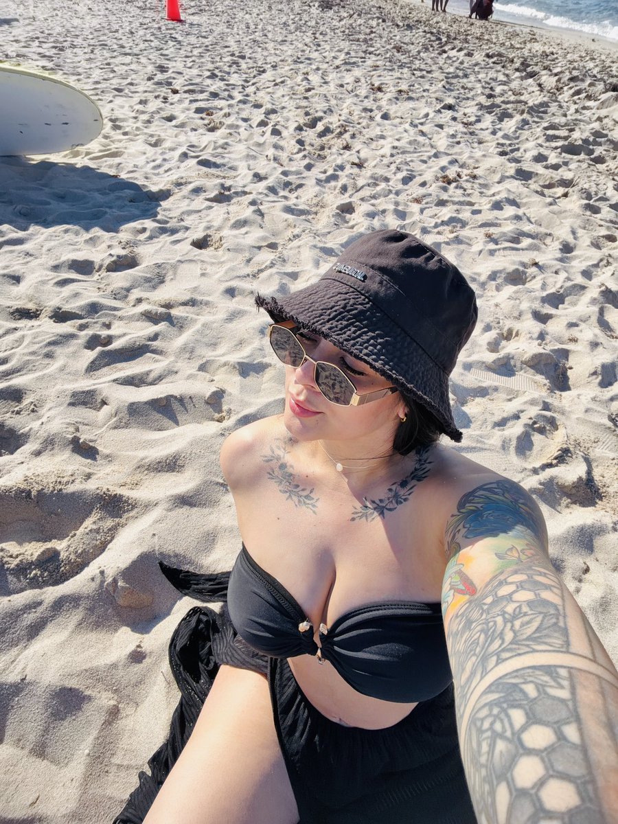 Sharynodeth's tweet photo. 🏝️ https://t.co/7ZMQrnQDZP