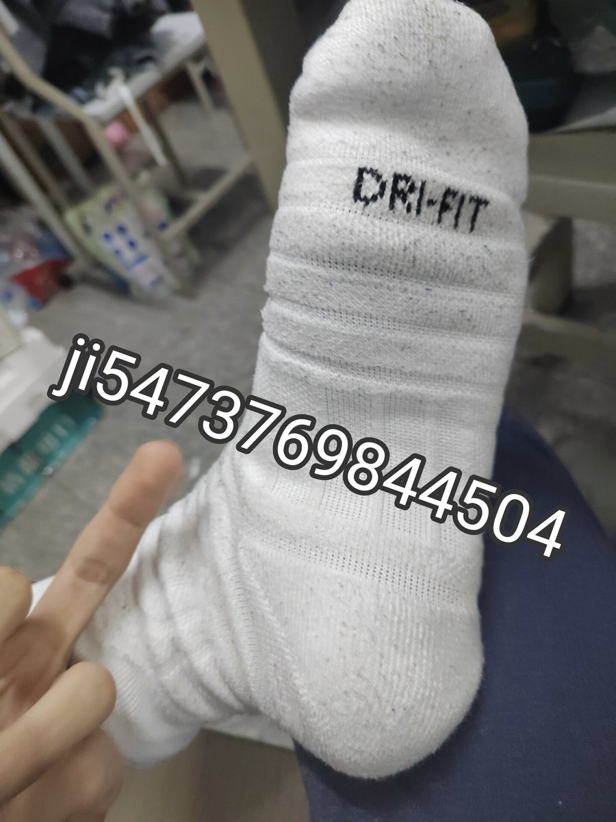 操你妈的臭傻逼，你爹好久都没有发推了，他妈想你爹吗，嗯？看这双袜子你爹他妈的穿了一天就他妈臭的不行了，你他妈就喜欢贴上来闻是不是？老子他妈一脚踩死你，把傻逼踩的到处找脑子好不好？操你妈的，要是敢说半个不字，你爹把你一家都踩在脚下用你爹一泡尿淹死，操你妈 #直男崇拜 #ATM主 #男同亲爹