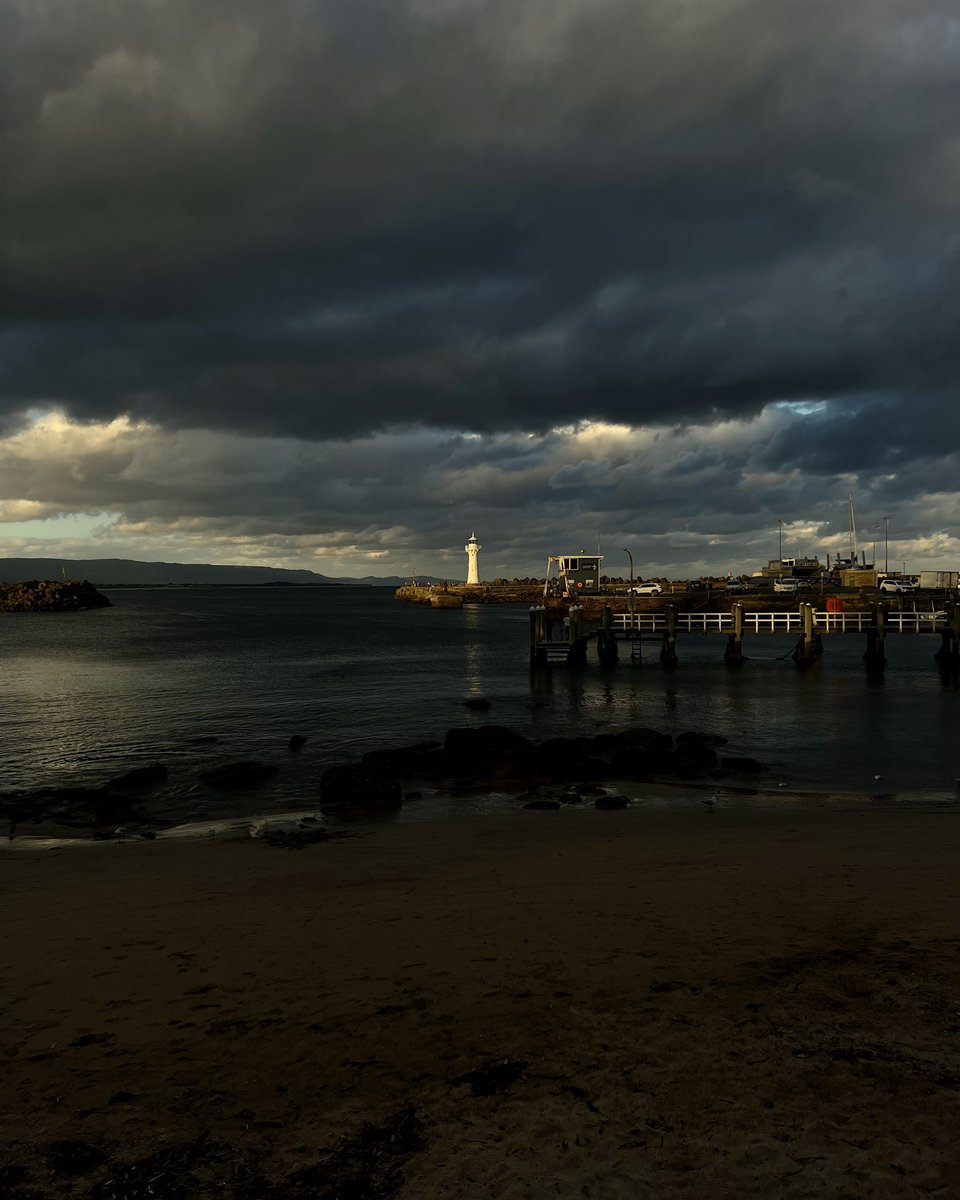 hengkiw's tweet photo. Boxing Day Wollongong harbour #photography #leicalux https://t.co/90tc768HrI