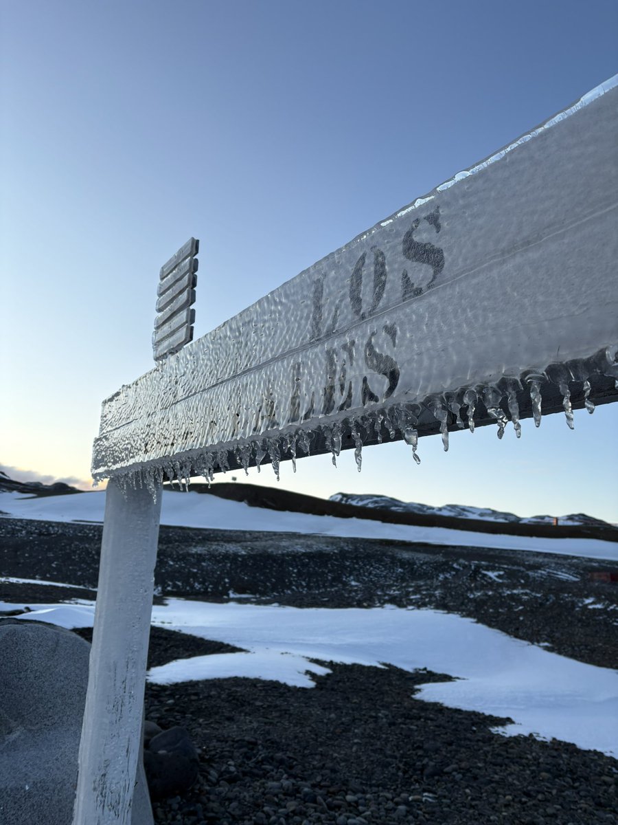 sofisall's tweet image. Se congeló la Base Artigas ❄️🧊