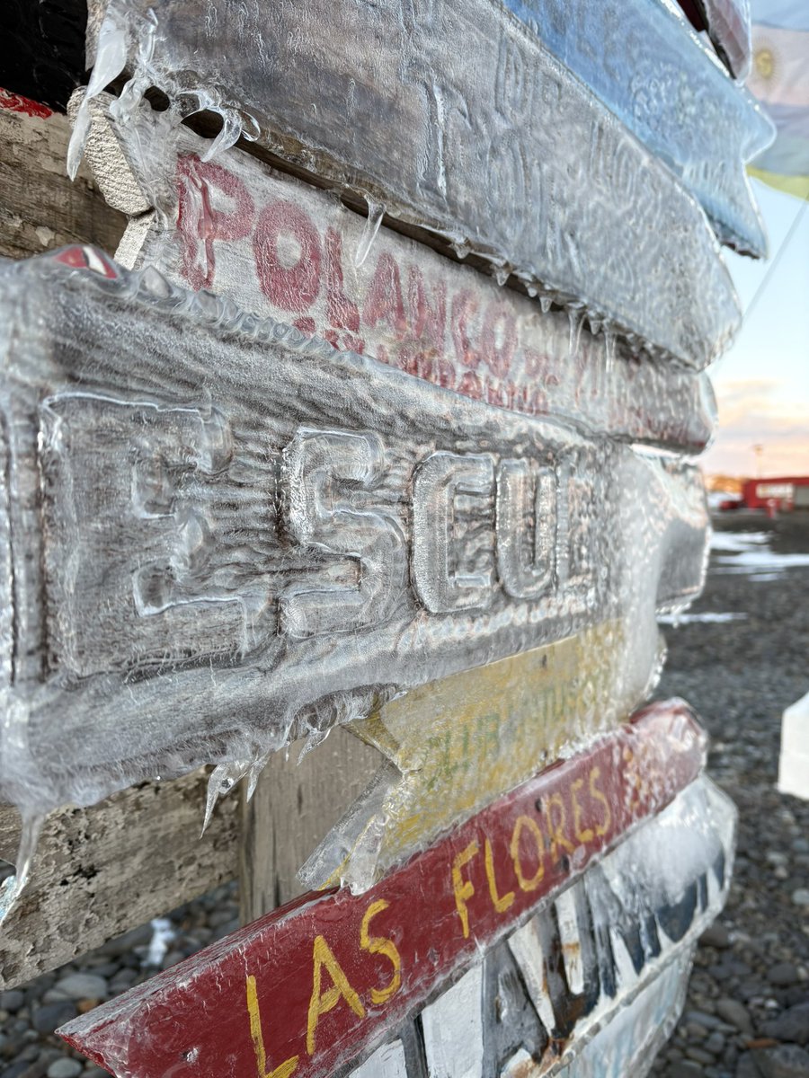 sofisall's tweet image. Se congeló la Base Artigas ❄️🧊