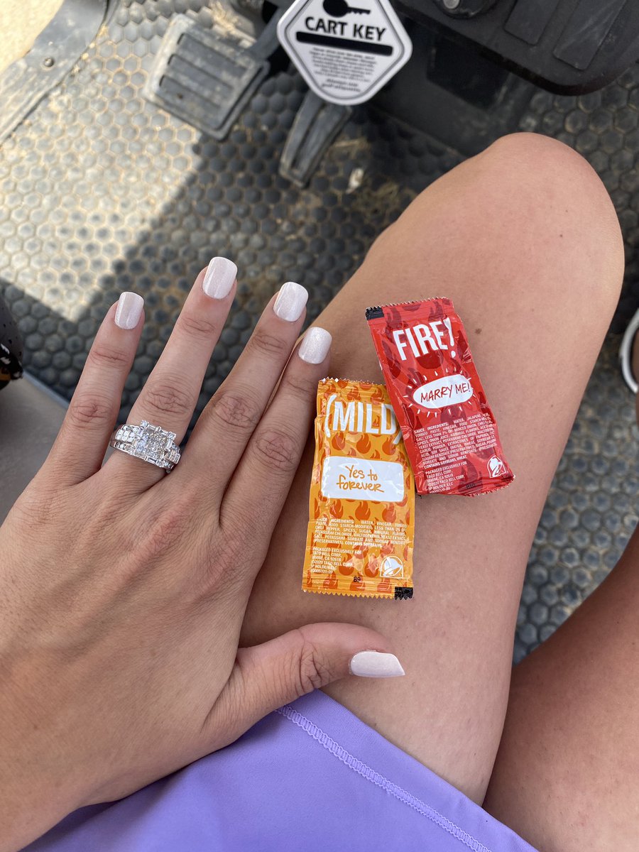 KaeRanae97's tweet photo. @tacobell  throw me some sauces packets for my wedding pls https://t.co/eIFnfNx4X1