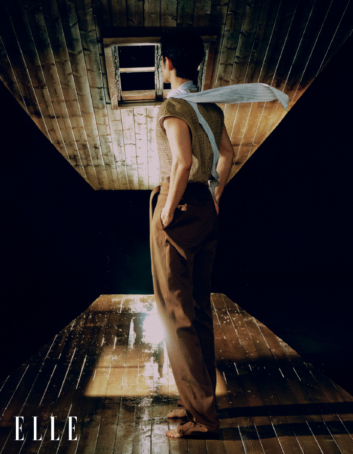 肖战　写真集　熠港絳炙 肖战 写真集 熠港絳炙 - メルカリ