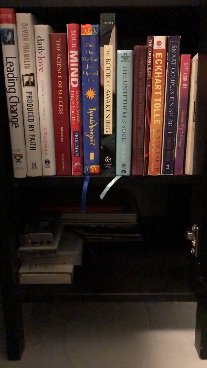 OnMyOWNworld's tweet image. #Day19 #DeclutterChallenge: Declutter books you won’t reread. 

These are just a few of my books. Perhaps I won’t reread them from cover to cover, however, I like opening them and reading a few pages or chapters. 

Some of them are signed by the authors, I won’t get rid of those.