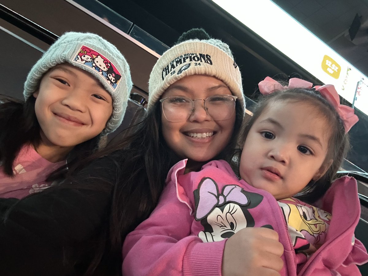 VKhamSun's tweet image. #disneyonice