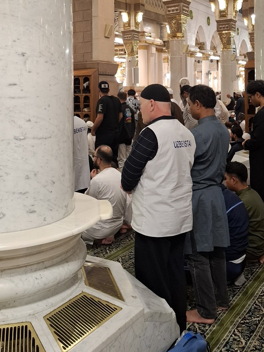 Ketemu jamaah dari 🇺🇿 vibesnya kayak mau diajak sparing olahraga