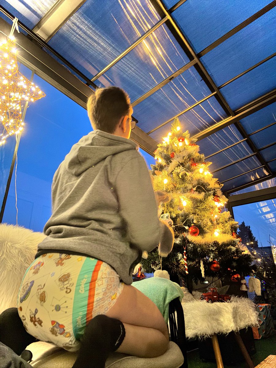 So ready for holidays and New Year’s Eve 🎊

#abdl #diapers #diaperboy #littleboy #diaperkink #kinky #mdIb #littlespace