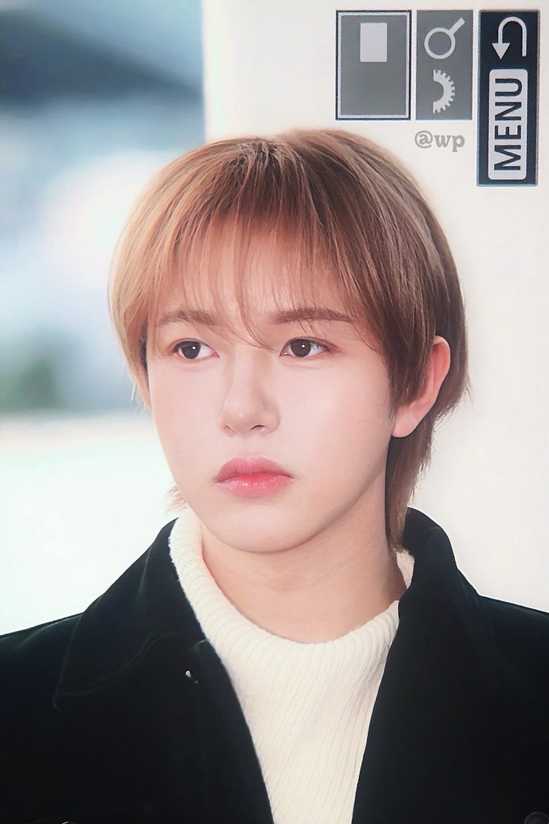 Iavieurose's tweet image. pretty face, plump lips, starry eyes, soft cheeks, long hair… the MOST severe case of doll face the world has ever seen