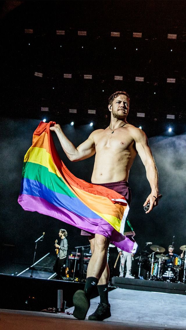 muddaub's tweet image. the imagine dragons guy