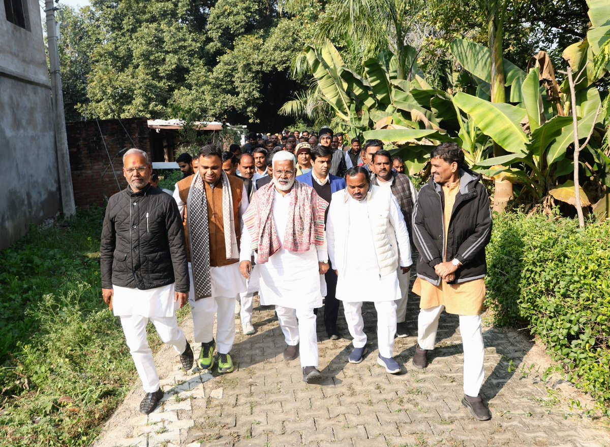 आज ग्राम जखौली, जनपद जालौन में कोंच के पूर्व ब्लॉक प्रमुख स्व• उमा जखौली जी की स्मृति में आयोजित कम्बल वितरण कार्यक्रम में सम्मिलित हुआ।