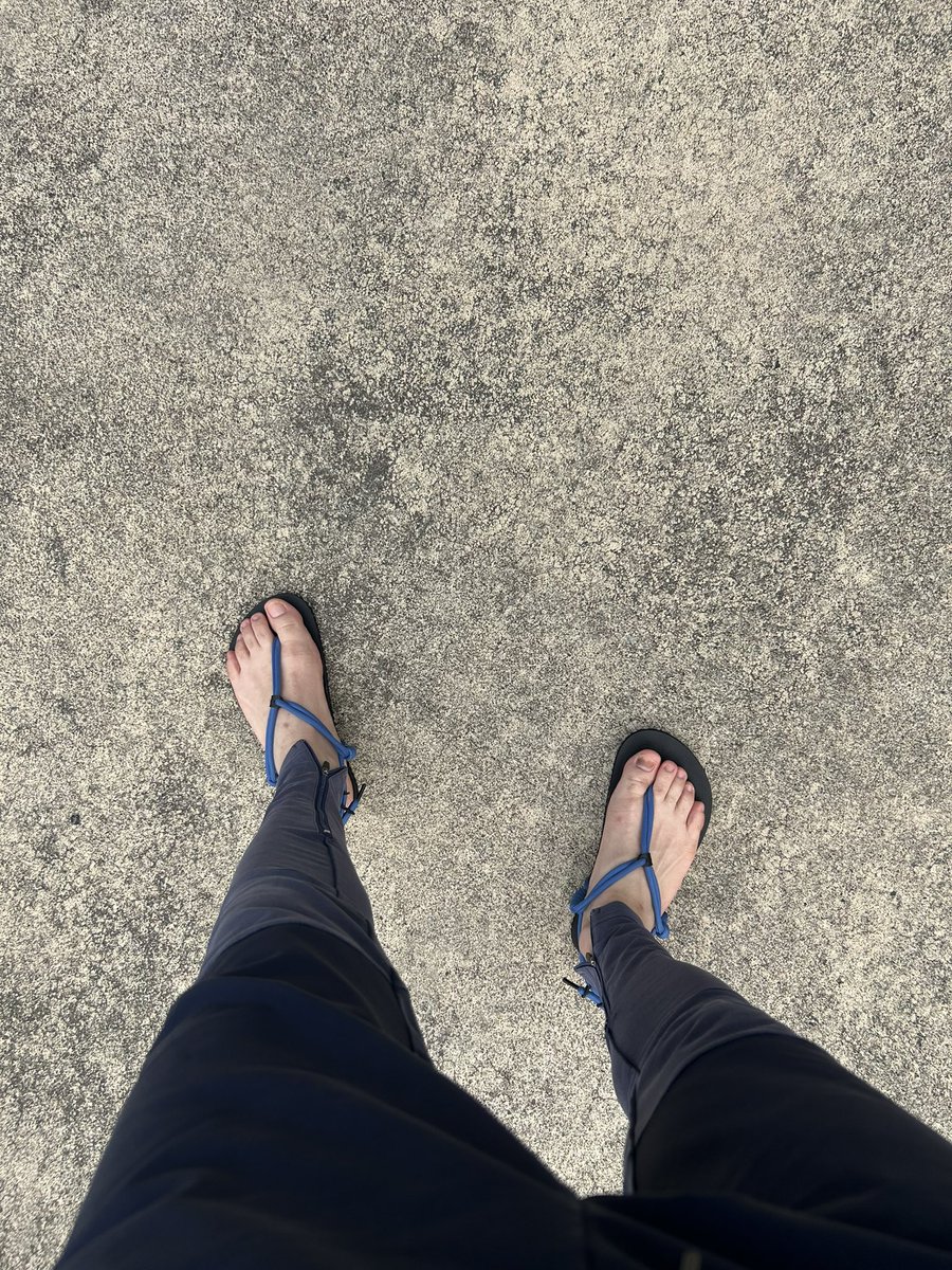 ワラーチラン！
いつでもボッチで走ってるので孤走って言葉が響くわ😏
寒くても雨でも足はなぜか寒くない！！

#BAREFOO
#ワラーチ
#孤走