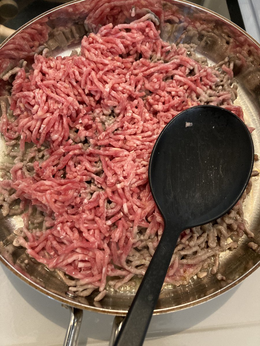 SharpKAIBUN's tweet image. ステンレス多層フライパンくっつくじゃんって人いますけど使い方間違えてるだけ🌵
くっつかなくもできるし
わざと焼き付けて味を引き出すことも可能
全ては使い手次第🍳
今日のお昼はキーマカレーにしました