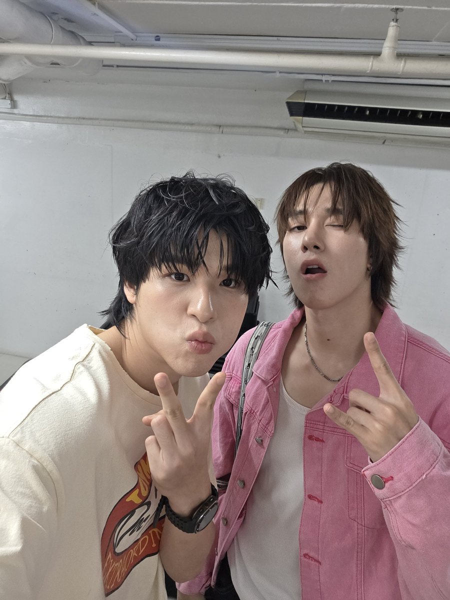 skywongraveee's tweet image. ขอบคุณทุกคนที่มาหาสกาย นานิ วันนี้นะครับ ตื่นเช้ากันสุดๆ เลย เก่งมากกันทุกคน  ขอให้มีความสุขแฮปปี้ตลอดวันหยุดนี้นะ #MoshiMoshixSkyNani