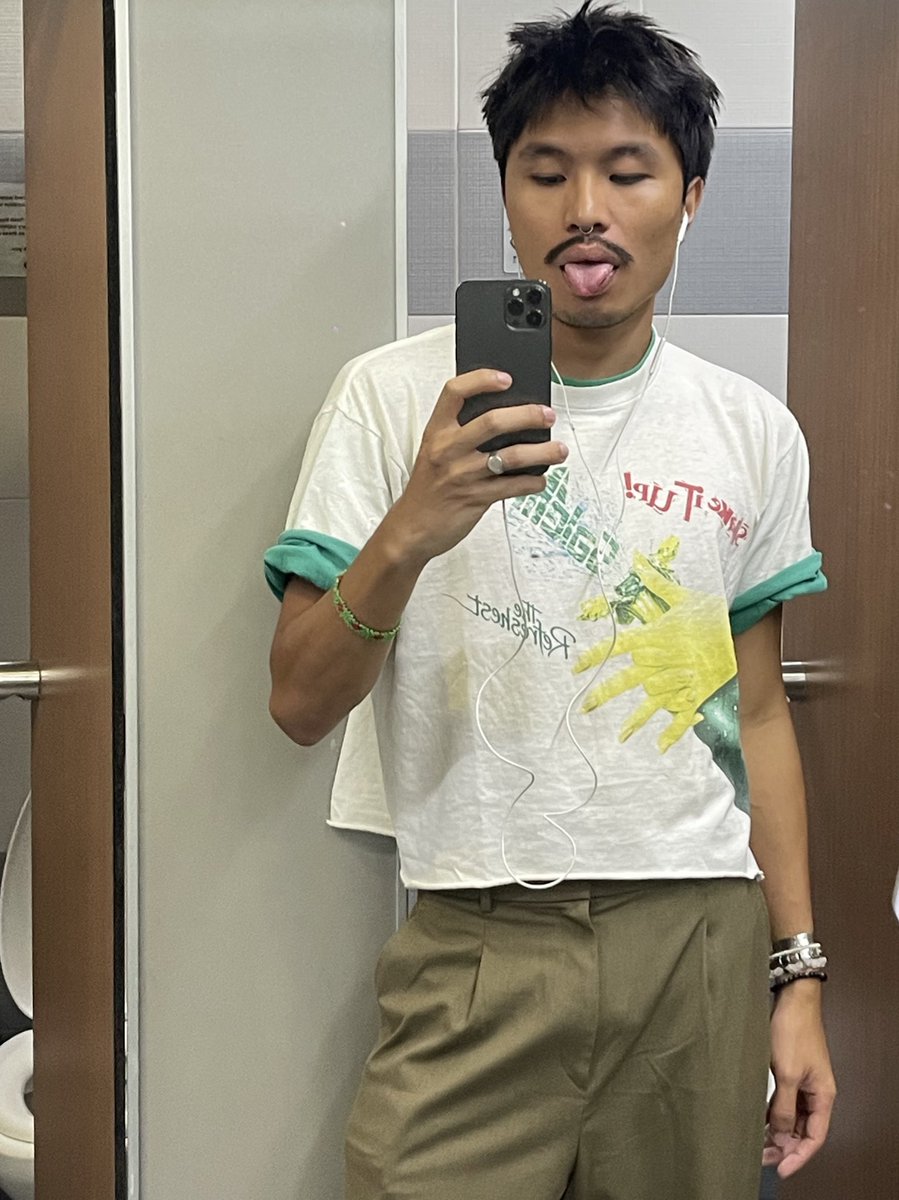 etivacc's tweet photo. the year i grew out my hair and a moustache lol https://t.co/B9rVai5OQj