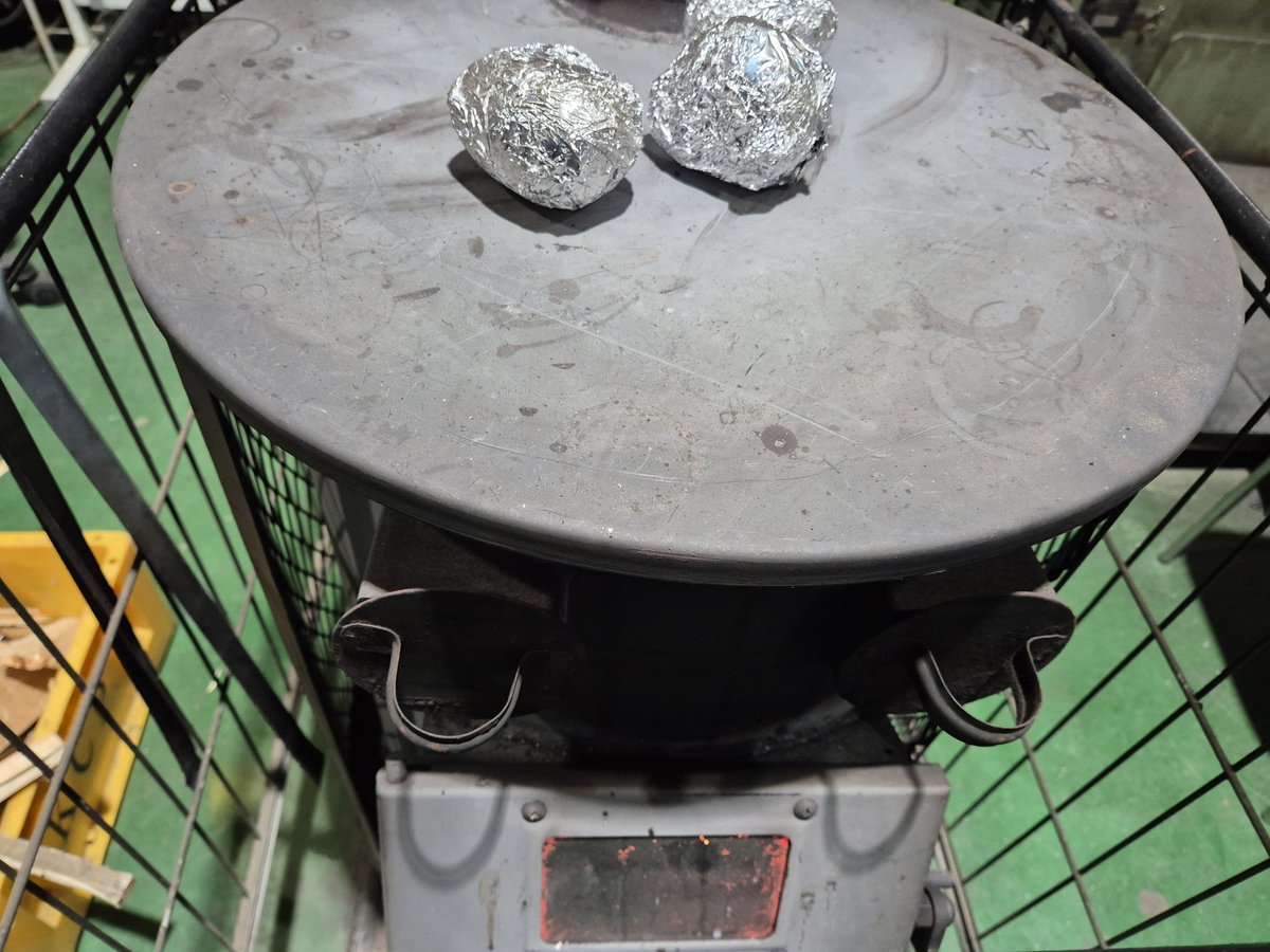 dopalpa's tweet image. 화목난로...
구운감자...