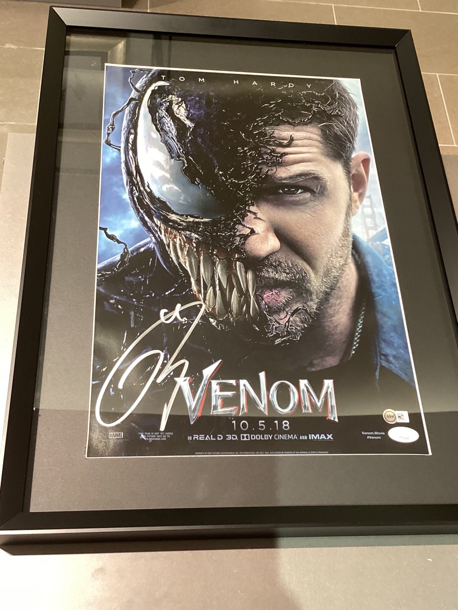 TomHardy 直筆サイン入りフォト販売中です🕷 映画 #venom のキー