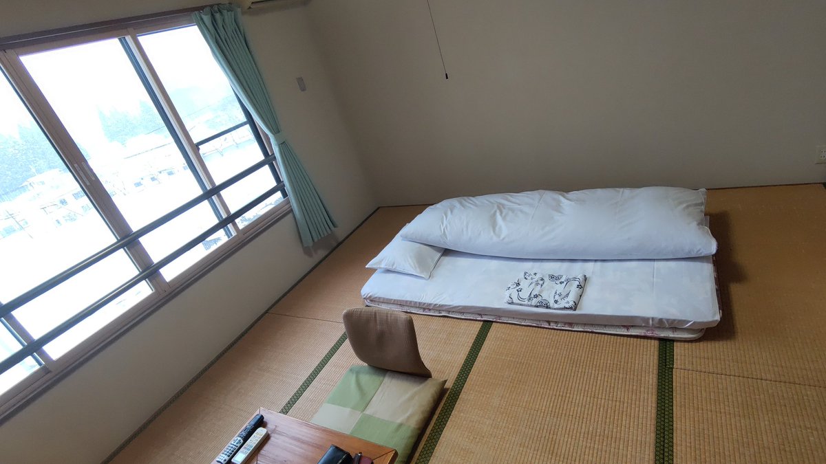 休みの初日は鶯宿温泉川長で宿泊です。
こちらも昨日からの雪で真っ白状態☃
落ち着いたら早速の温泉♨タイムです。　#鶯宿温泉　#川長　#岩手　#温泉