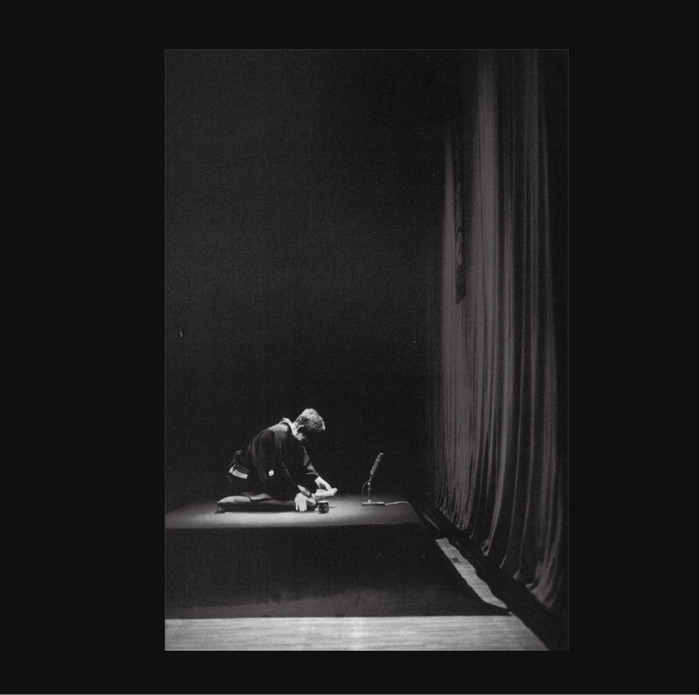 合言葉は「来年3月15日！」
生誕90年に談志生涯最高の2席を
アナログ盤2枚組でリリース！
『立川談志90』
Disc1
「居残り佐平次 」2004年3月27日 町田市民ホール
Disc2
「芝浜 」2007年12月18日 よみうりホール
豪華ブックレット付属の永久保存盤！
AOK Recordsより2026年３月15日発売、8800円（税込）