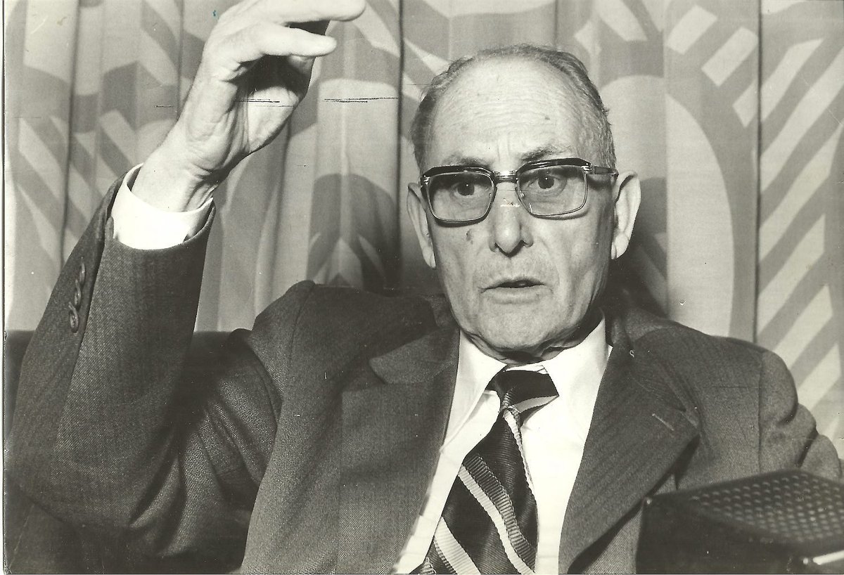 deleslletres's tweet image. Amb la seva teoria sobre la "Matemàtica de la Història", Alexandre Deulofeu va preveure, entre altres, la derrota de Hitler, la caiguda del mur de Berlín i del comunisme a l'URSS. Va predir la desintegració d'Espanya el 2029. Deulofeu va morir a Figueres el 27 de desembre de 1978