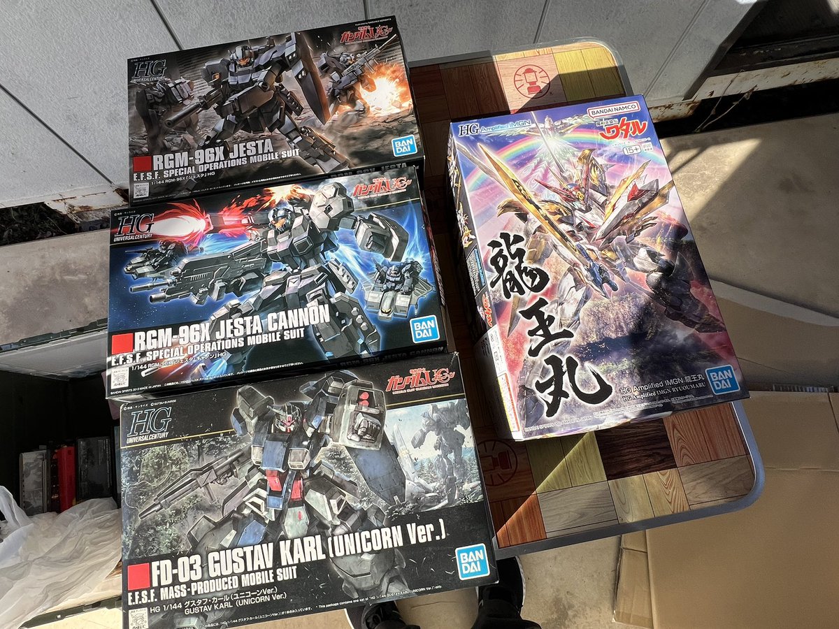 積みプラ、定価で買ってください！ とりあえず、これらを自宅へ持ち帰って作りますか。。^_^ #ガンプラ