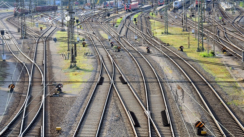 EUSchwerbehind1's tweet photo. Schienenausbau Weimar-Gößnitz: Elektrischer Betrieb ab 2032 geplant #Deutschland #Hilfe #News #Berlin #Newsroom #Nachrichten #presse #Schienenausbau #Weimar #Gößnitz #Elektrischer #Betrieb #Bahn https://t.co/HCiCVwprlY https://t.co/8yJra295mX