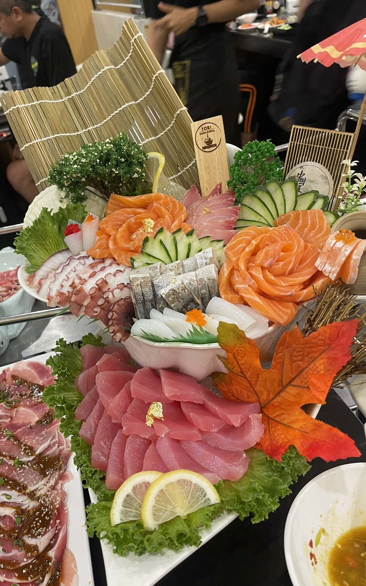 c o  s z tweet media