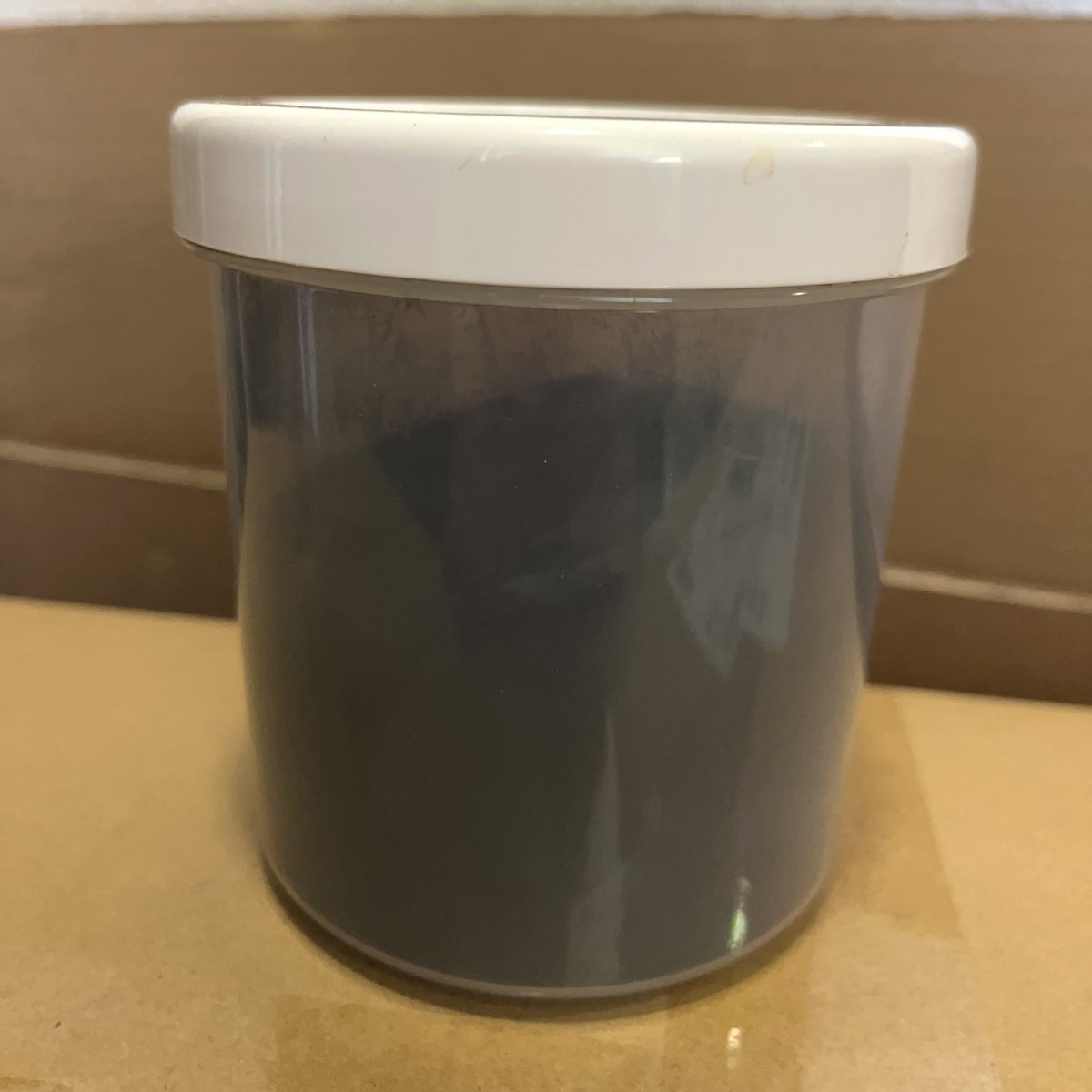 MS758's tweet image. レジン添加用のカーボンパウダーも使い切れんぐらいある。この画像の分だけでなく同じ物がもう一個ある😅