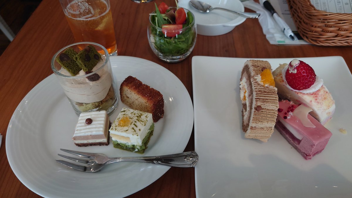 デザートブッフェ

食べ過ぎました
#ラ・パルム・ドール