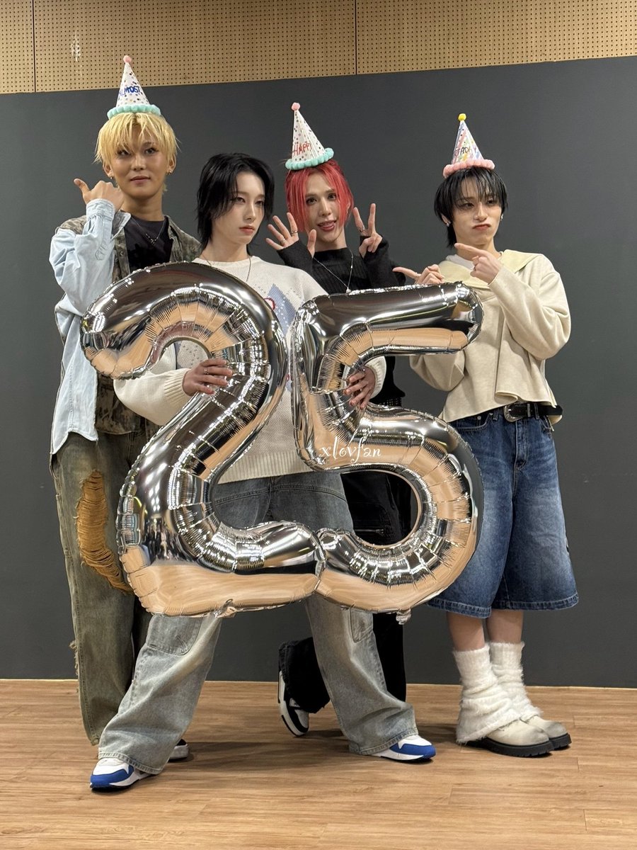 レア XLOV ルイ 台湾ソロファンミーティング トレカ 천관루이