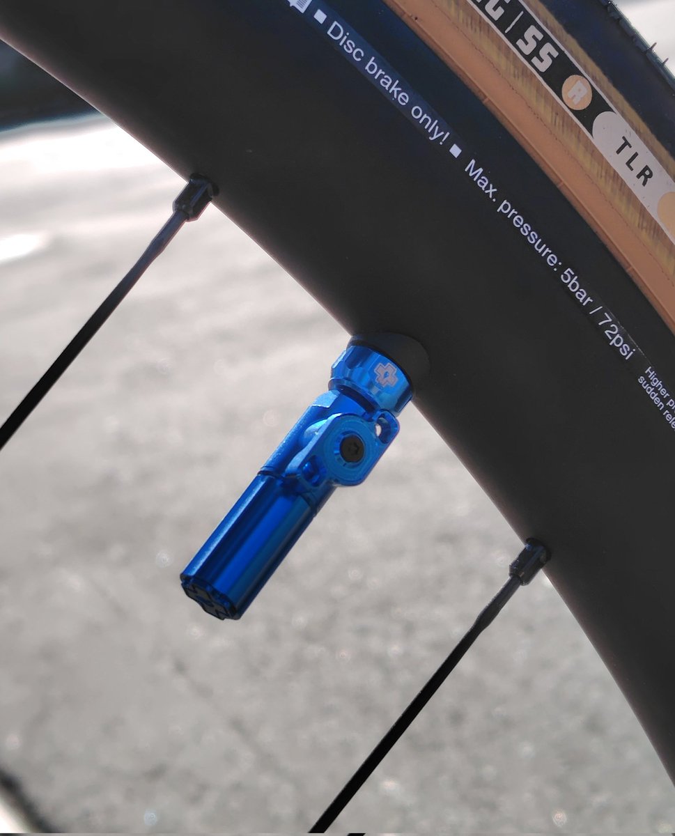 とをる tweet media