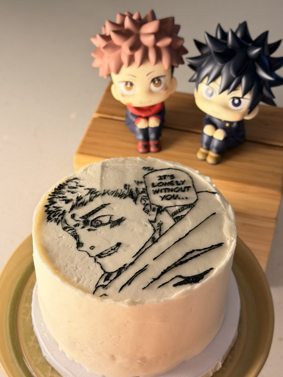 my first attempt at redrawing a manga panel on a cake using only frosting  :p #jjk #jjk266