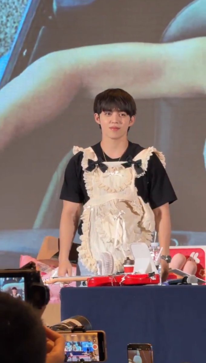 ayecheol's tweet image. please do NOT save him. i like where he is right now