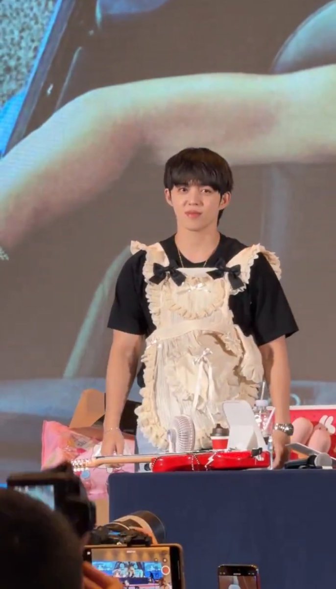 ayecheol's tweet image. please do NOT save him. i like where he is right now